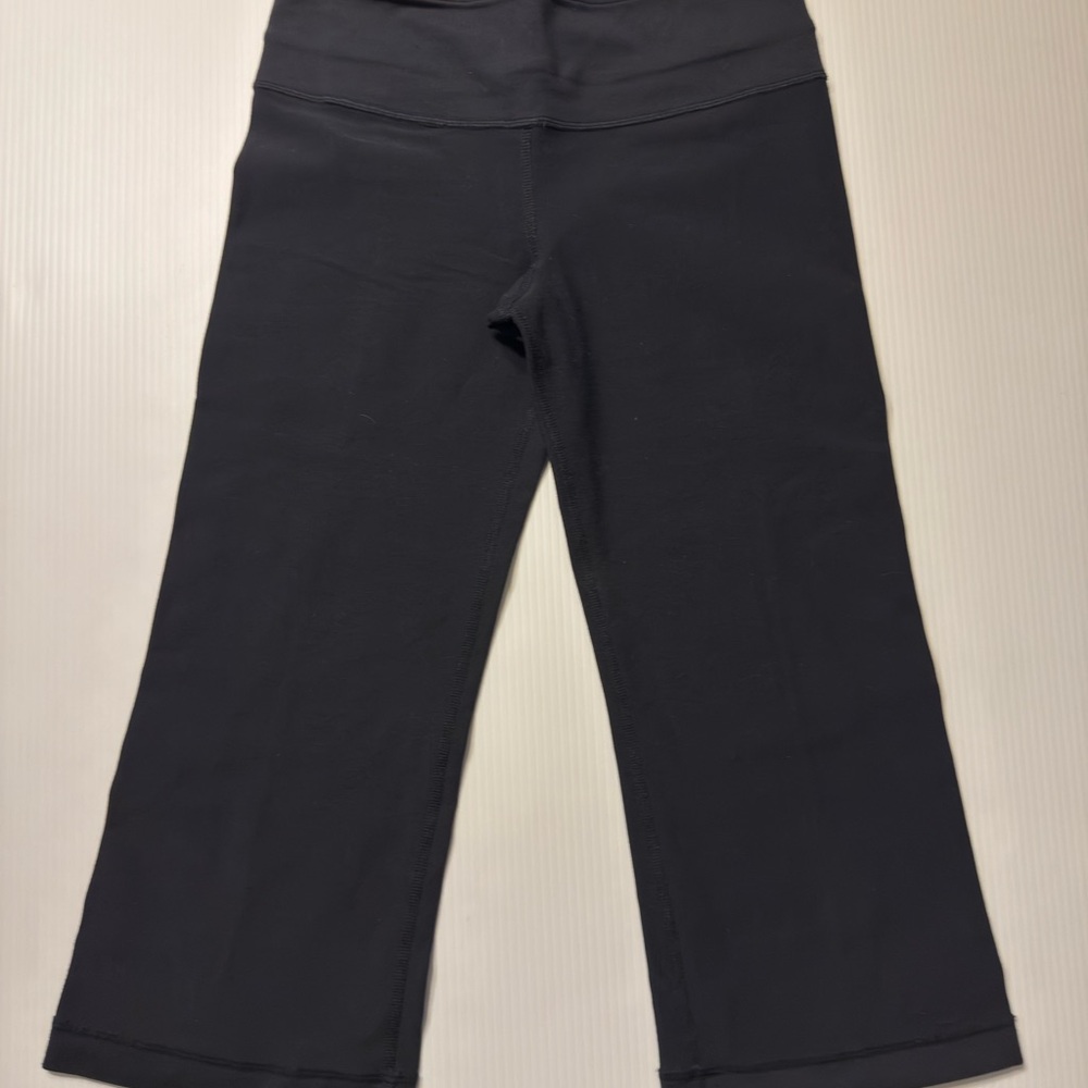 lululemon athletica Black High-Rise Capri Reversible Leggings Size 4